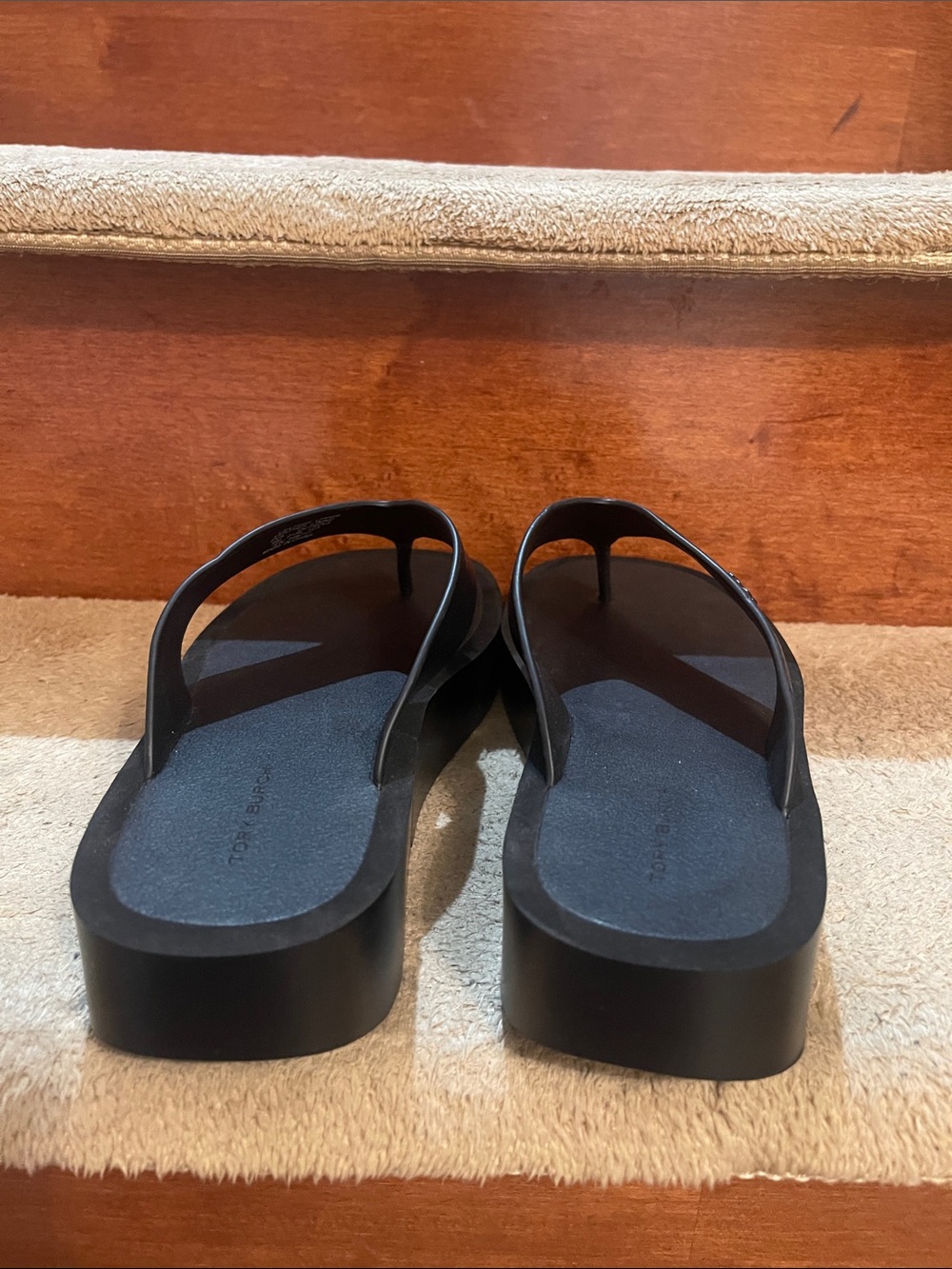 Authentic NWOT Tory Burch Black Platform Flip-Flop Sandals with Logo Medallion - Picture 6 of 11